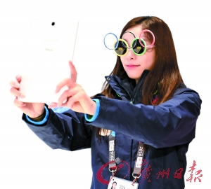 金妍儿搞怪自拍