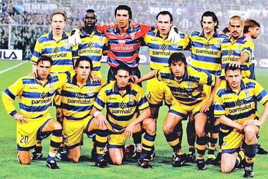 布冯（后排左三）、图拉姆（后排左二）、卡纳瓦罗（前排左二）