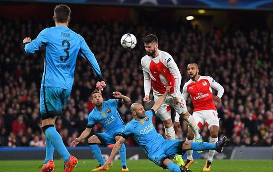 吉鲁头球攻门被救出