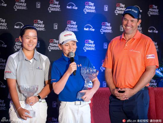 哈灵顿与青少年球员