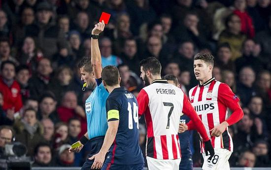 埃因霍温仅剩10人应战