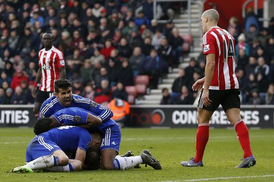 切尔西球员庆祝伊万绝杀