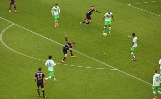 穆勒齐达内式凌空射门