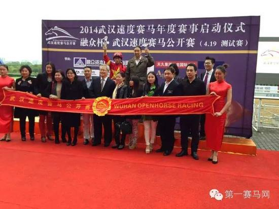 “红牡丹”于4月19日1000-1200米短途赛夺冠