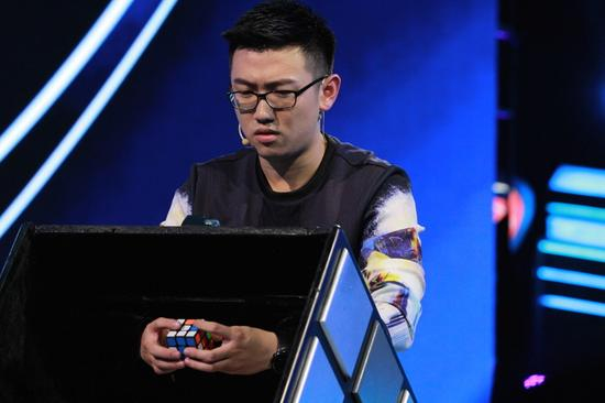 孙虹烨盲拧魔方