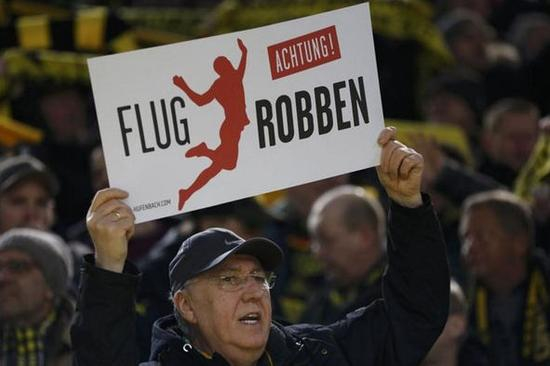 “小心！飞翔的罗本”