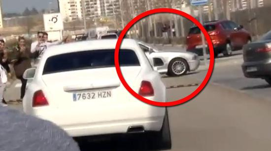 球迷中间停车，想拦住C罗