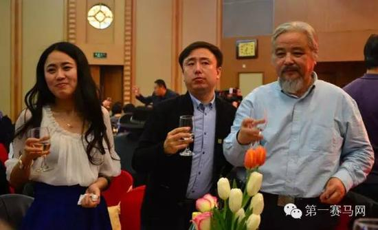 北京京华兴马业俱乐部董事长任宁宁（右一）
