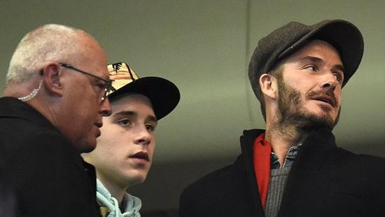 贝克汉姆携子观战