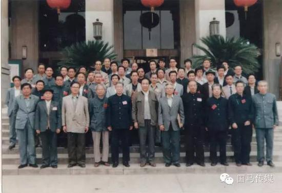 △ 1989年全国马匹育种委员会第二届会议，兰州（照片由赵天佐先生提供）
