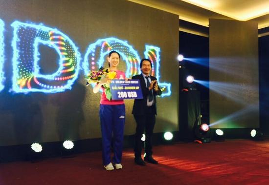 米杨获奖品 (图片来源：胡进微博)