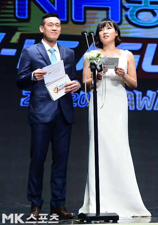 开场主持人吕午铉、金海兰
