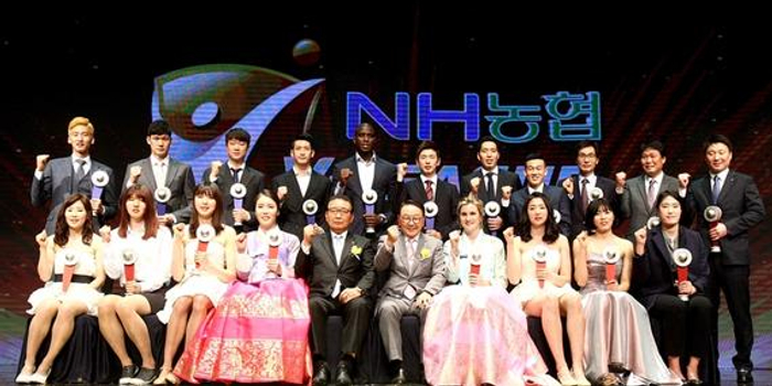 韩国排球联赛颁奖典礼 帅哥文圣民获MVP(视频