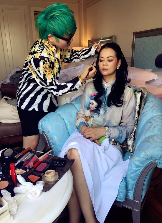 龙麒集团首席运营官&麒麟马业中国区总裁温瑞玲女士接受架势化妆造型