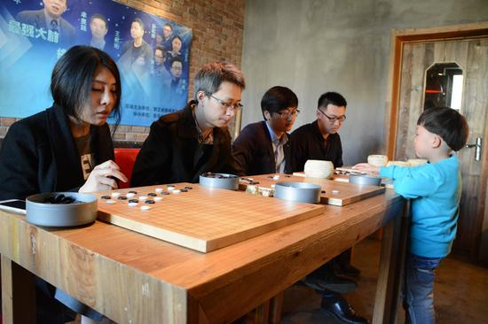 四位最强大脑对阵超萌小陪练