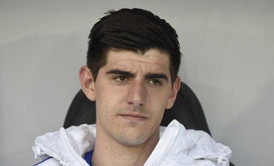 库尔图瓦被安排进替补席