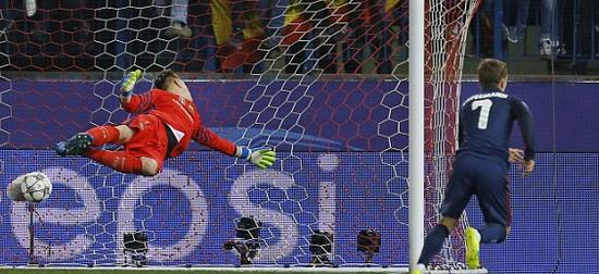 格列兹曼头球破门