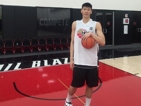 范子铭参加了2016年篮球峰会