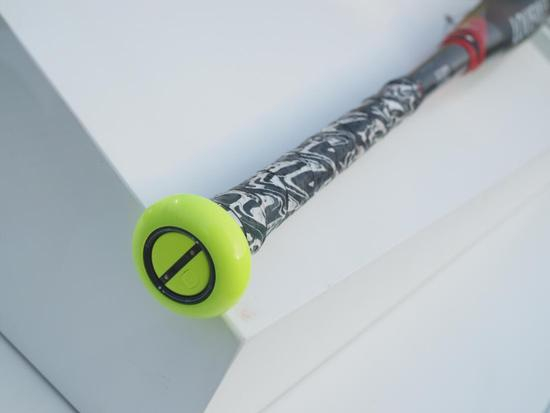 ZEPP通过与传统体育器材厂商的合作，将传感器置入器材中