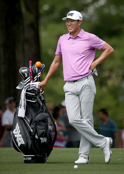 詹姆斯-韩与自己的球包