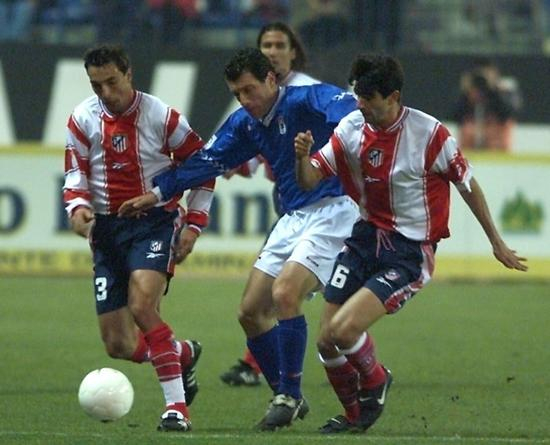 　　贝莱隆在马德里竞技期间对战皇家奥维耶多的一场比赛。1998年-2000年，贝莱隆为马德里竞技效力两个赛季。