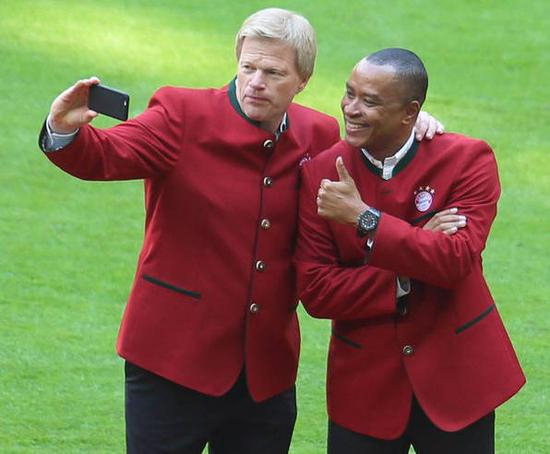 卡恩与塞尔吉奥自拍