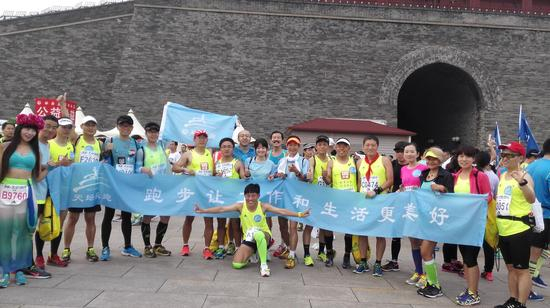 天坛乐跑合影