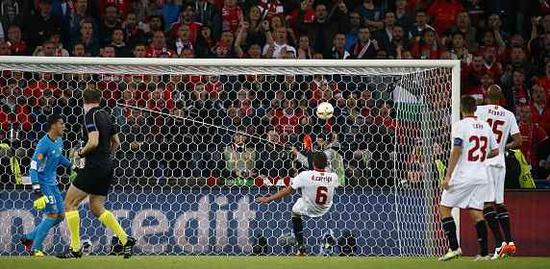 卡里科门线前解围