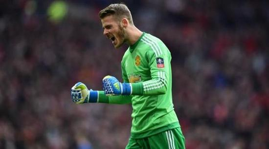 欧文认为，德赫亚是英超三名世界级球星之一