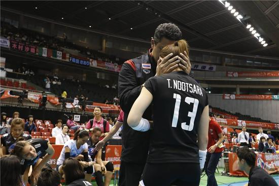 主教练加提蓬安慰努特萨拉