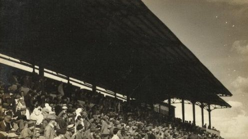 新京赛马场看台（1942）