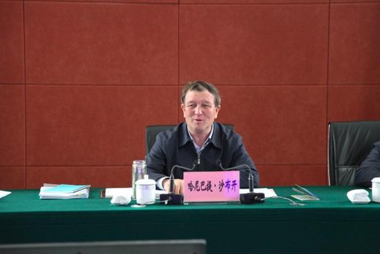 哈尼巴提对那拉提马产业发展前景作出评价