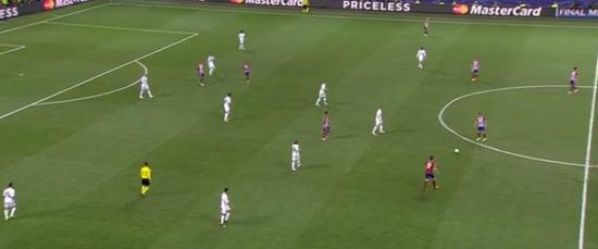 皇马放弃球权，让马竞陷入阵地战