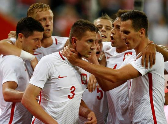 耶杰伊奇克庆祝进球