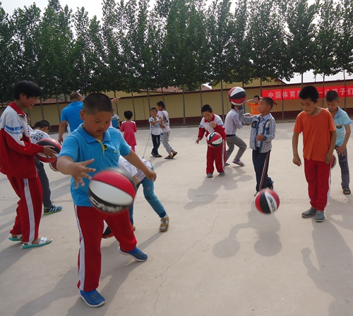 孩子们感受运动带来的乐趣