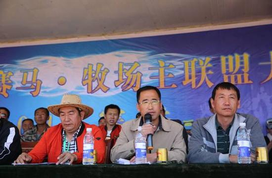 （白音锡勒牧场副场长康云峰讲话）