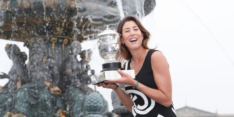 穆古拉扎法网冠军定妆照 秀大长腿