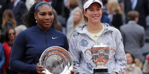 新浪直击穆古拉扎首捧法网冠军奖杯