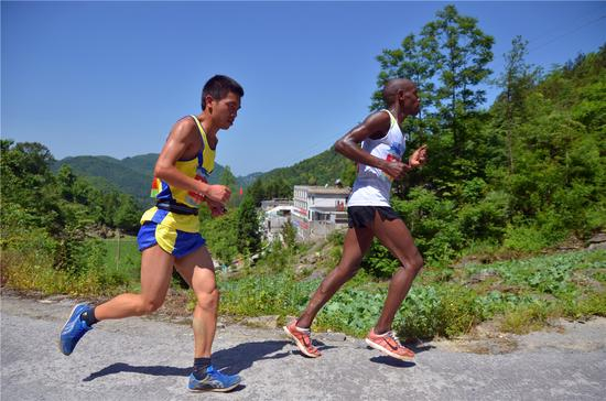 乌干达特邀运动员（前） 摄影：于峰