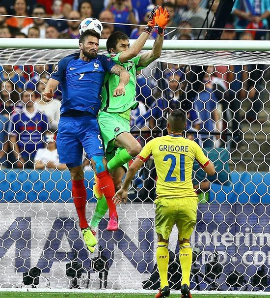 吉鲁头球破门瞬间