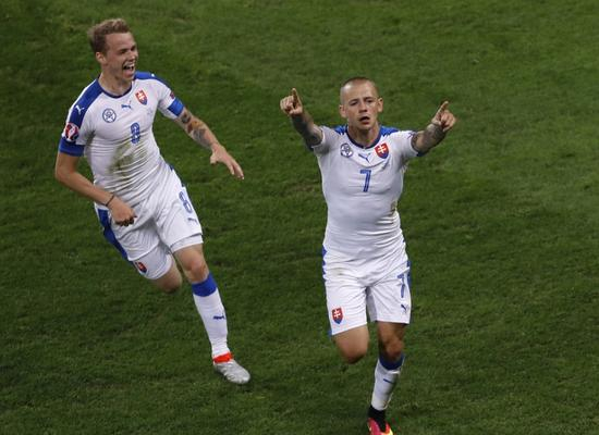 魏斯（右）曾在曼城效力