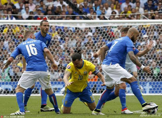 伊布被重重围困