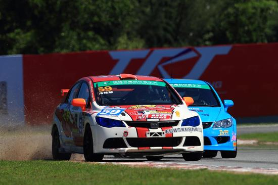 赛道英雄-贰 两车激斗硝烟四起