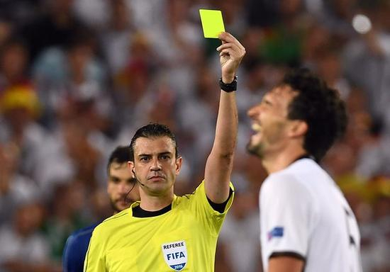 胡梅尔斯半决赛累积黄牌停赛