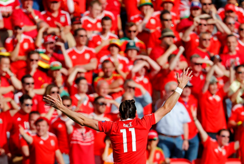 威尔士队不仅征服了自家球迷，更征服了世界