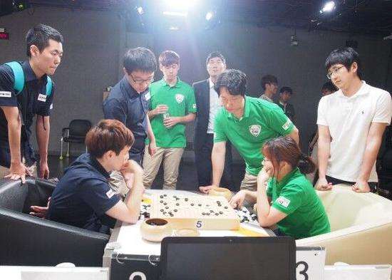 韩国棋手参与复盘