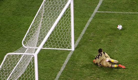 唐纳鲁马致胜一扑