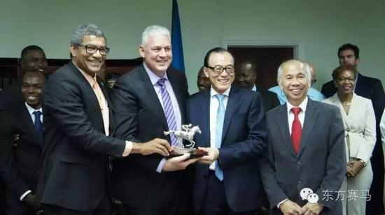 艾伦•切斯特尼（前排左二），CHC主席张祖德（前排右二）