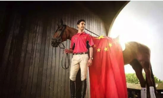 华天的战马好伙伴——深栗色的爱尔兰马“派大星”