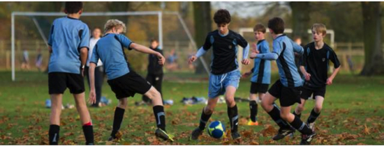 1860年，伊顿公学制定了最早的现代曲棍球规则，15年后，第一个曲棍球协会成立